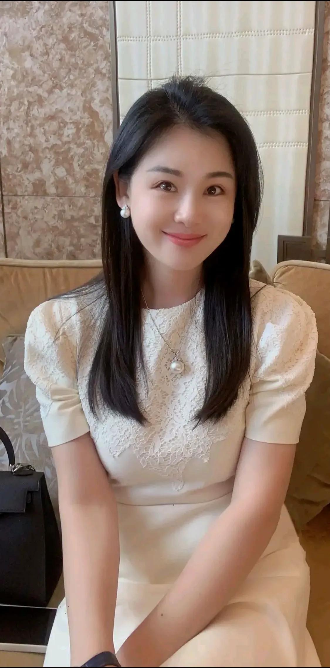 全国夫妻现状，细细琢磨一下，还真是那么回事。
外人面前好夫妻，晚上回家好兄弟，平