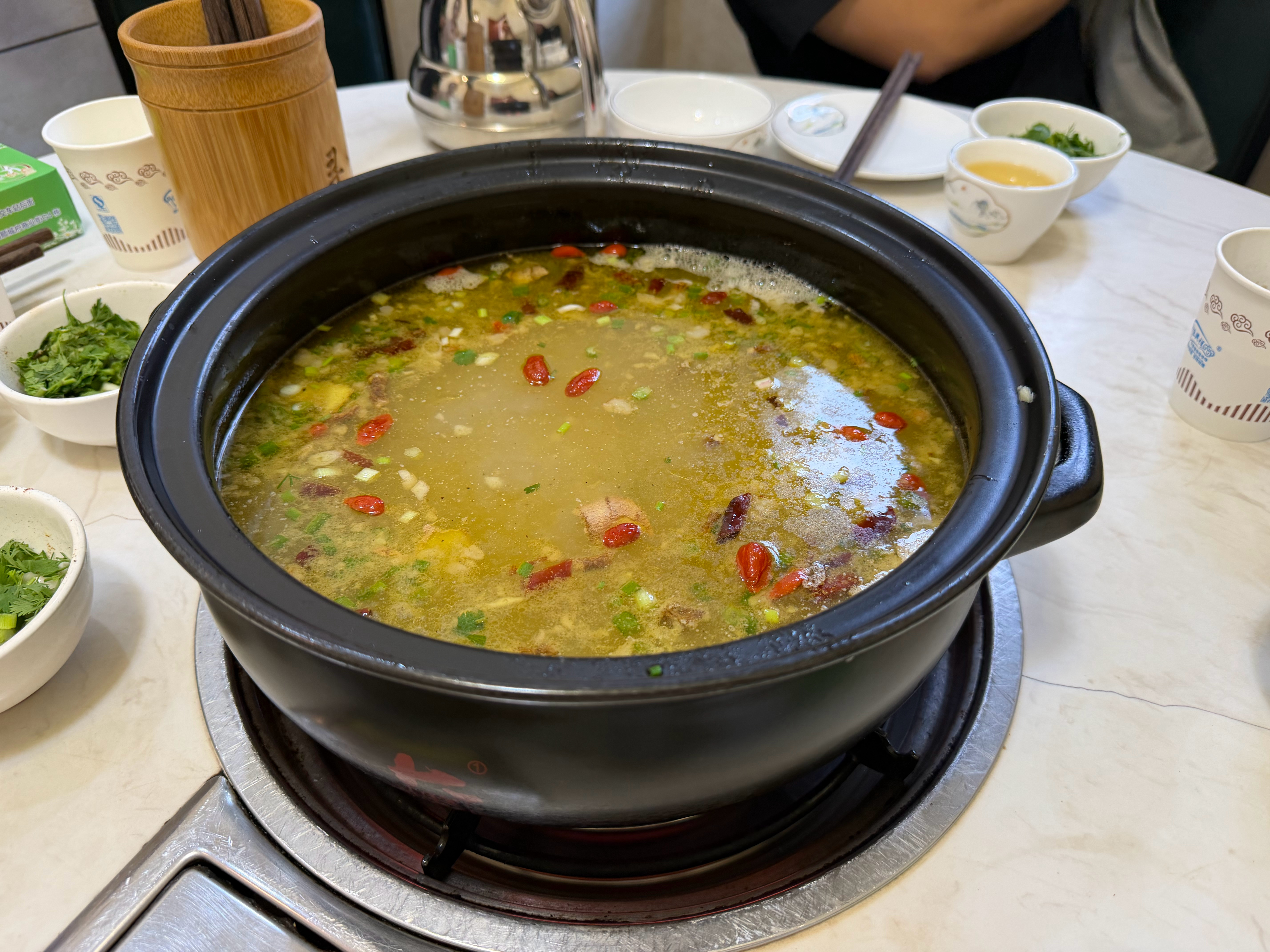 天气冷，整点羊肉火锅吧 昆明