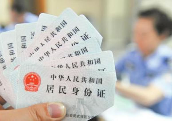 身份证不要直接发给别人身份证发别人，不都会要进行特别标注吗？比如什么什么专用当然