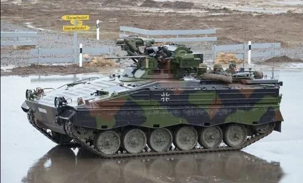 由于莱茵集团又宣布从其库存中向基辅赞助20辆黄鼠狼步兵战车，所以现在柏林向基辅提