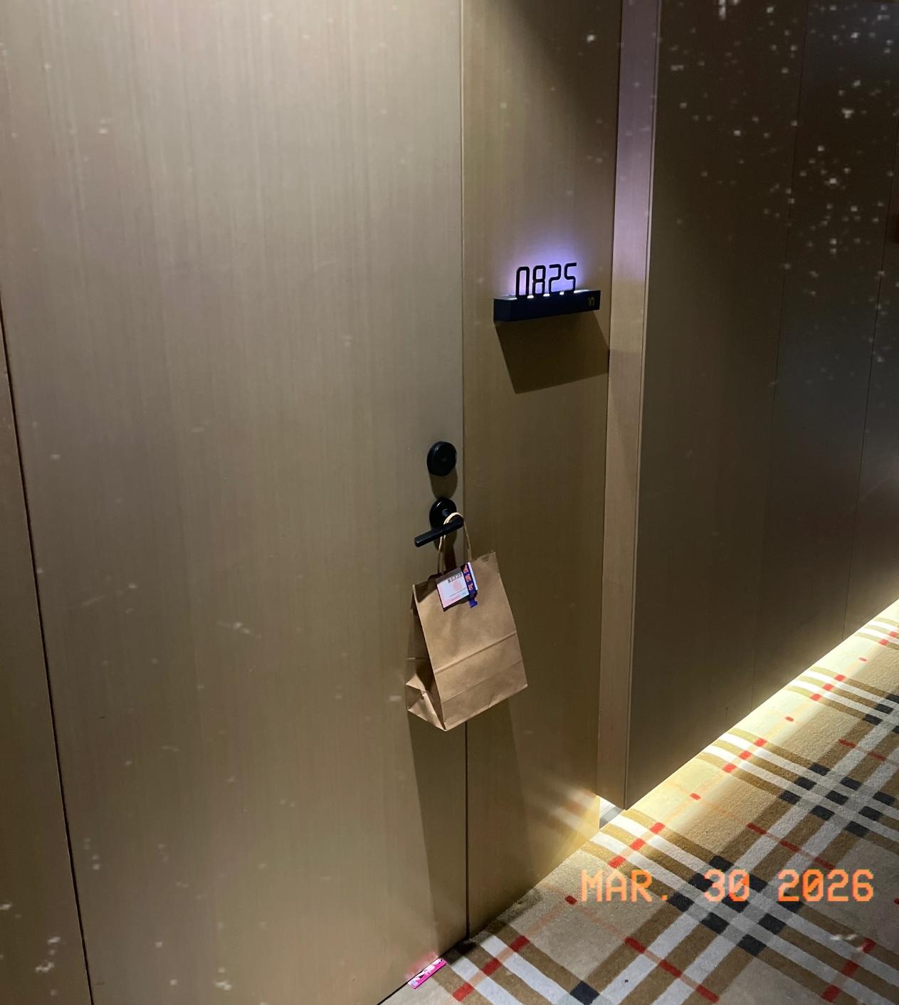 我跑外卖跑腿这么久，发现一个特别现实的问题。工作日里，避孕套、避孕药这类单子特别