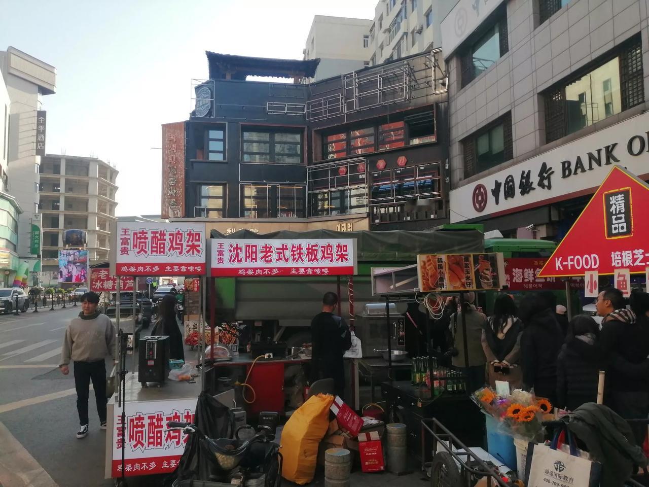 飞速发展新时代，
光怪陆离现百态。
控制思想多学习，
金箍举起斗妖怪。