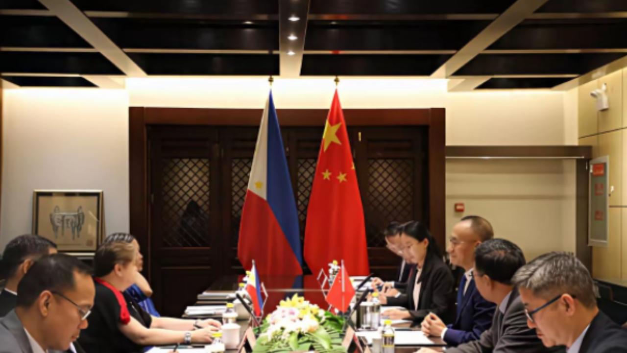 3 月 28 日，中菲在泉州谈判，菲律宾提出两大蛮横要求，这谈判挺有意思，菲律宾