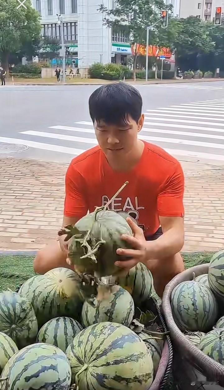 方便可是中国搏击界响当当的人物，被称为“死神”，是首位进入世界排名前十的中国搏击