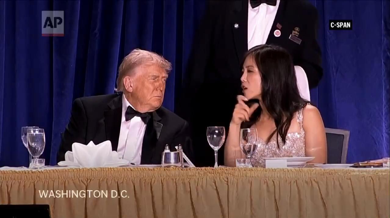 白宫枪击案之后，不少人的注意力反倒是被特朗普身边一位亚裔女性吸走了。她是哥伦比亚