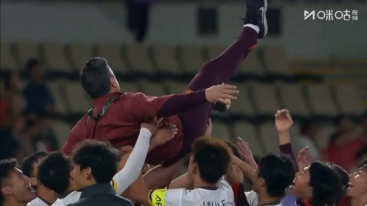 这球看的，睡不着就算了，还饿了。