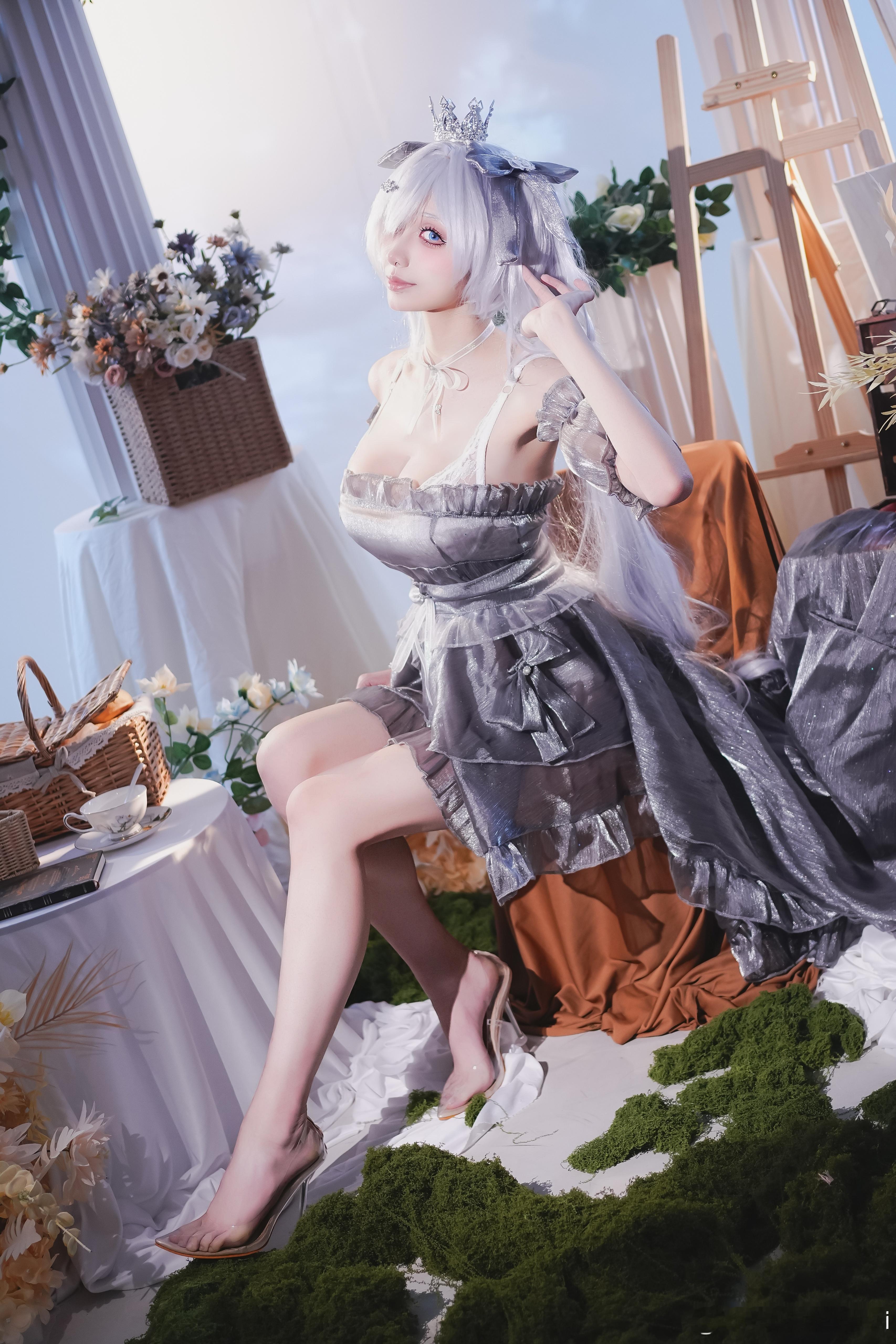 nikke[超话]nikke:胜利女神cosnikke灰姑娘 藏不住了，自己修了