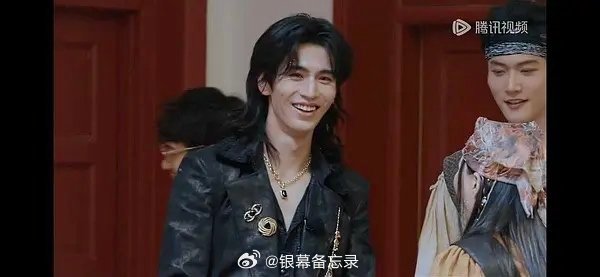 🐌这人到底是怎么营销成浓颜天花板的？ 