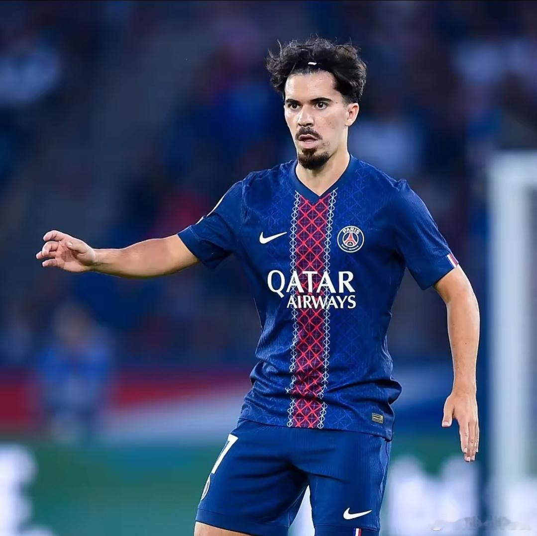 巴黎圣日耳曼2比0利物浦欧冠1/4决赛首回合，巴黎主场2-0力克利物浦。中场核心