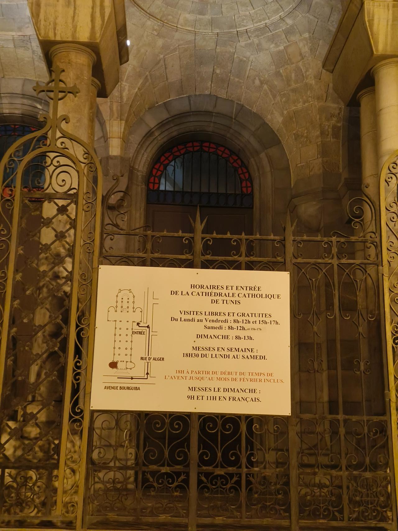 逛布尔吉巴大街，肯定要去圣文森特德保罗大教堂（Cathédrale Saint-