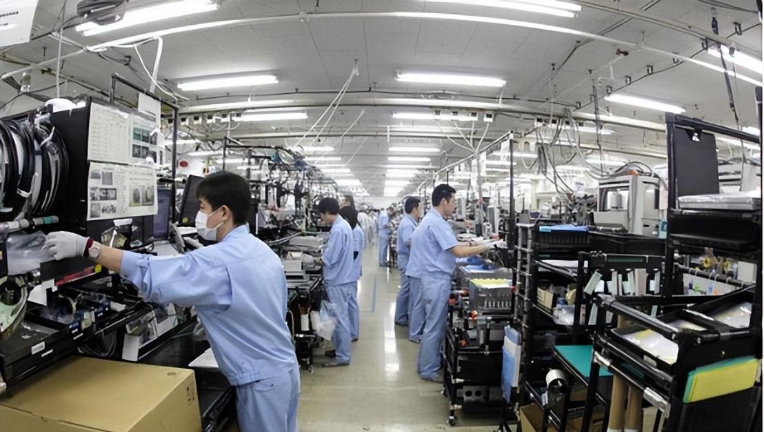 高市早苗摆强硬姿态，最先吃痛的却是日本制造业

说不见就算强硬吗。嘴上对华摆姿态