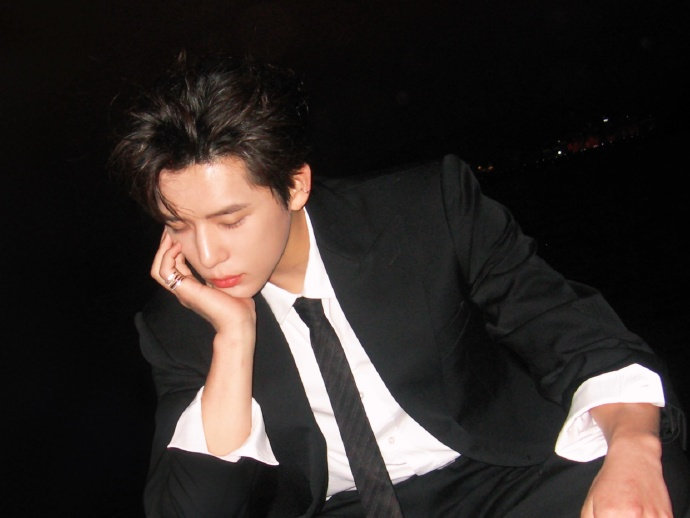 王安宇是深情眼不是生擒眼胡先煦起哄让王安宇示范深情眼，他一个回眸直接把我“生擒”