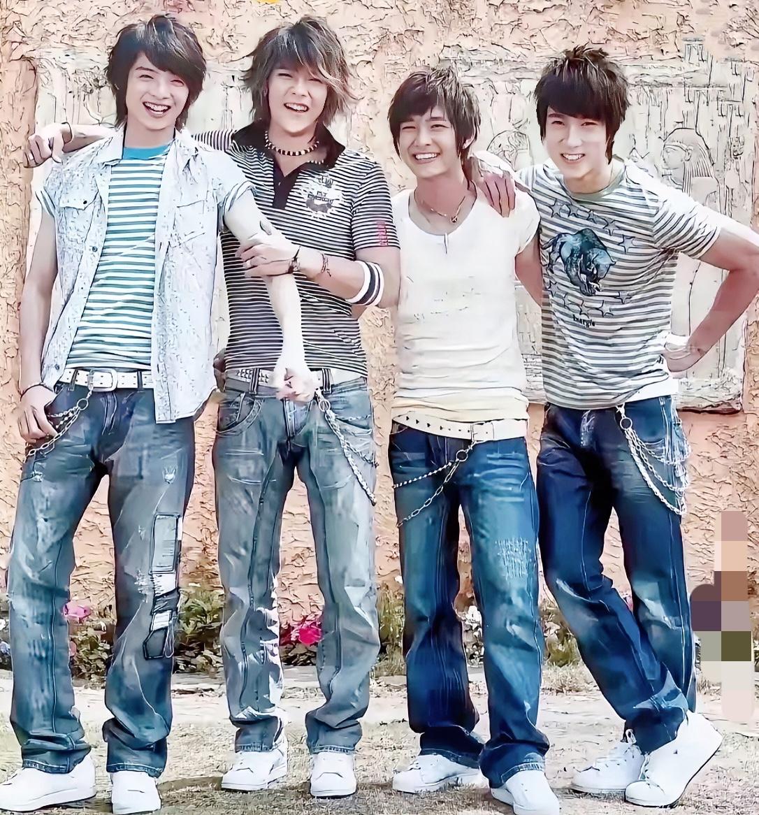 小白鞋真经典，从以前流行到现在休闲小白鞋 简约大气小白鞋 娱乐