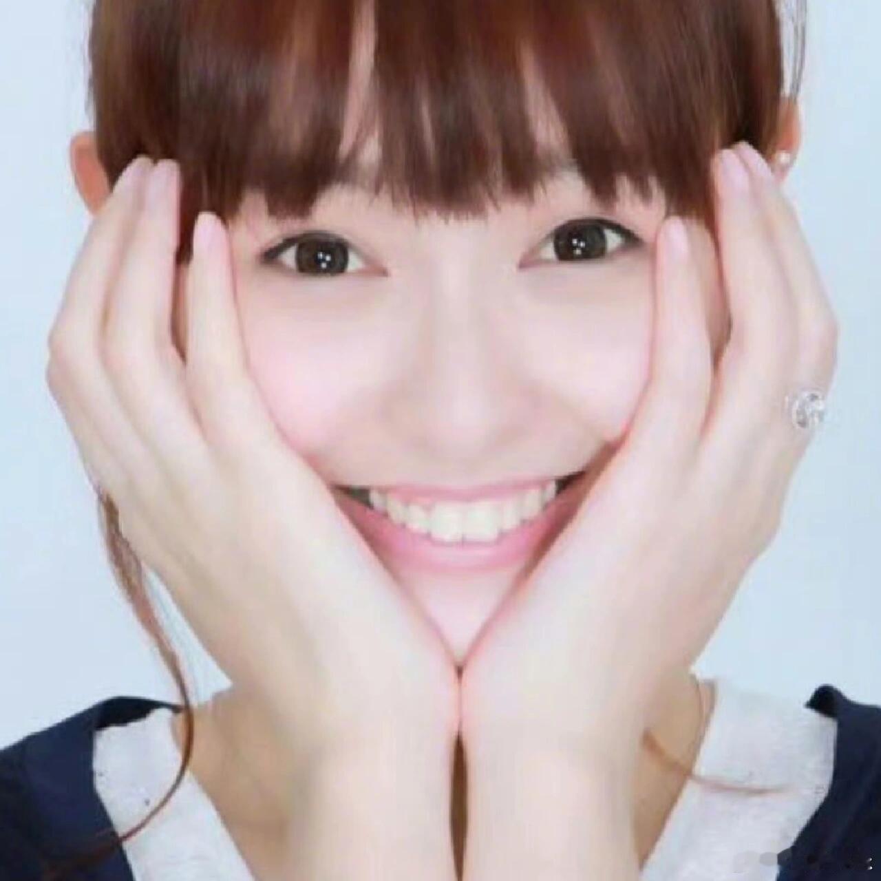 #唐嫣花期真的很长# 唐嫣每个阶段都好美啊，从甜妹到甜姐，一直都好喜欢啊！！ ​