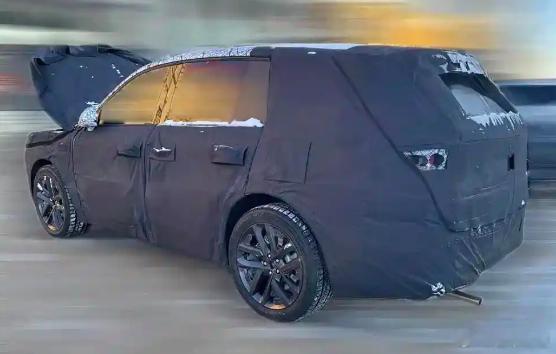 懂车之道讯 懂车之道快讯，网络上曝光一组理想L系列SUV的新车谍照，但由于车辆伪