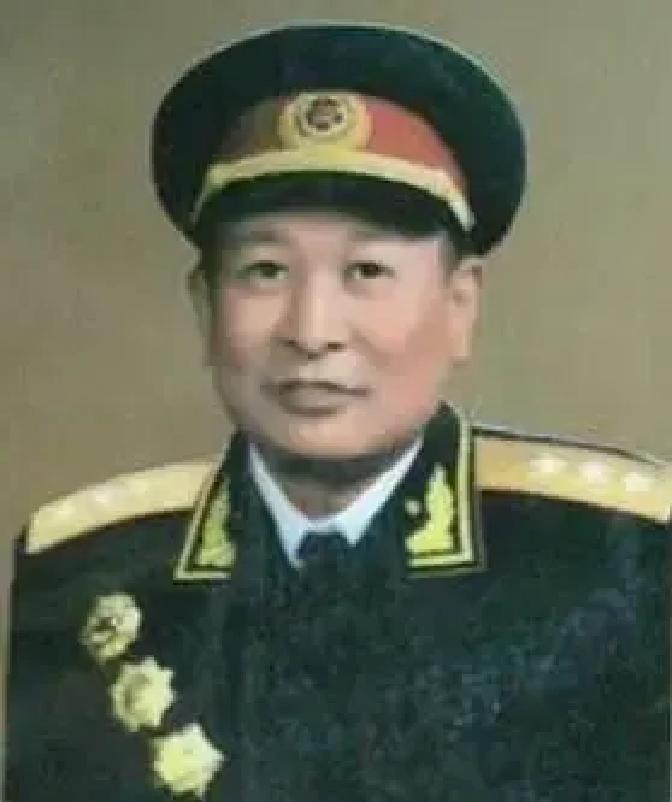 1944年，新四军一司务长因贪污四十元，被判处死刑，消息传到钟期光耳中后，他愤怒