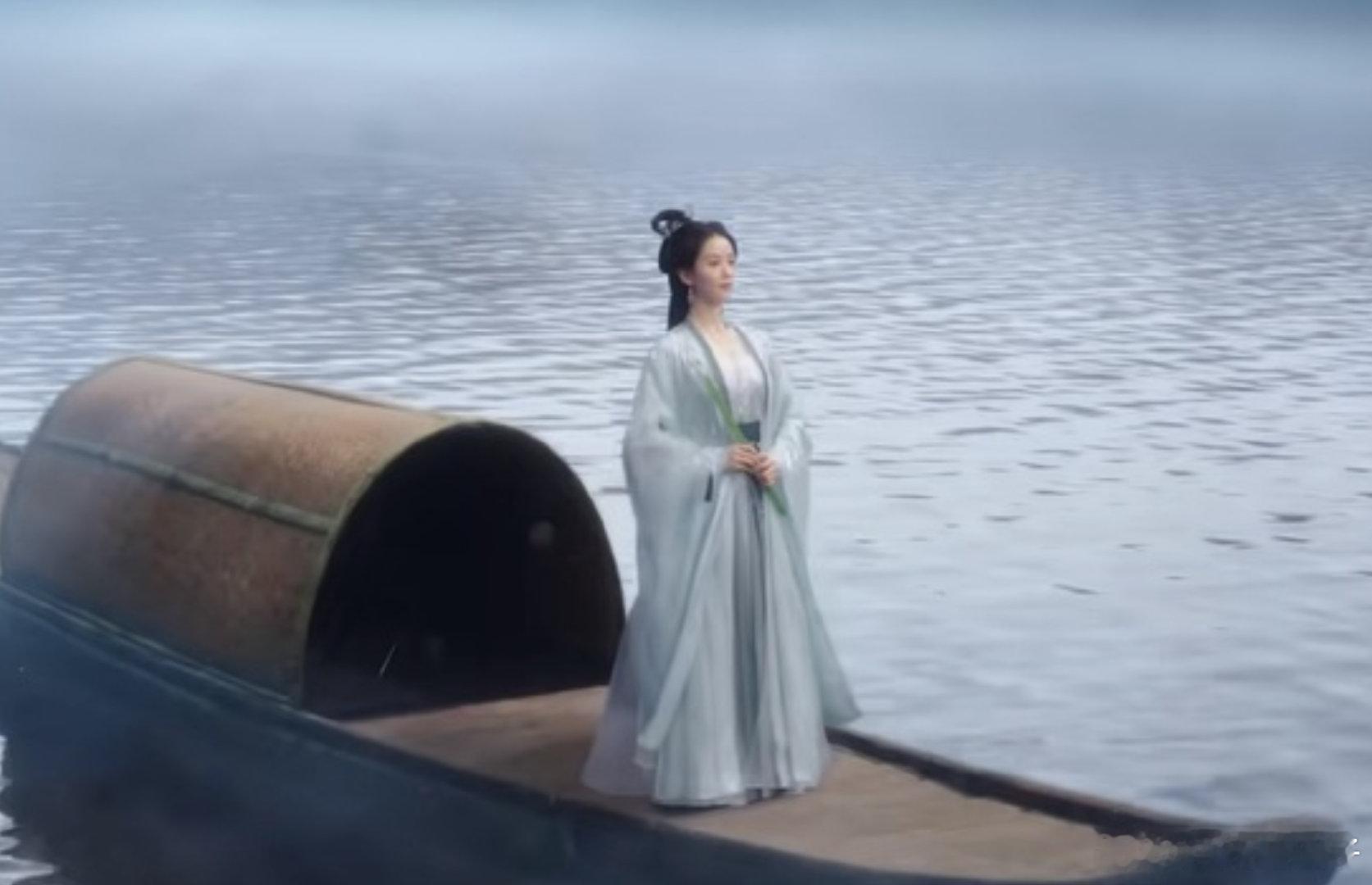 害怕她一个后仰掉河里… ​​​