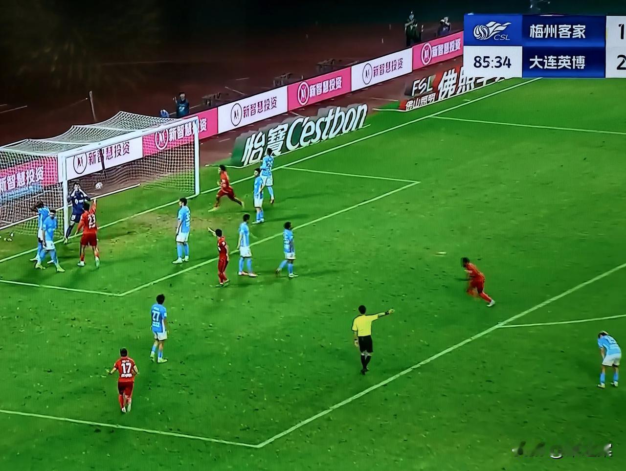 2：2，梅州客家还活着。即便明天青岛海牛战胜武汉三镇，也需要在联赛最后一轮才能确