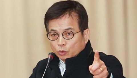 6月8日，台立法机构上演荒诞一幕，国民党“立委”赖士葆带头提案，因亚洲开发银行坚
