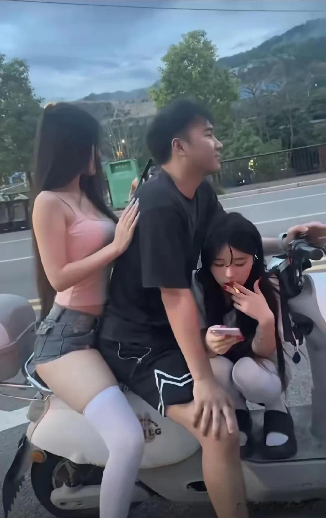 这个外卖员不穿外卖服，算不算违规?美团 饿了么 
美团、饿了么等快递骑手，一般都