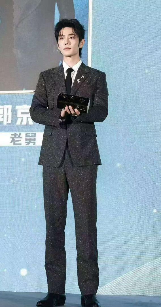 肖战地表最强183.6肖战 这身高绝对190，挺拔修长，模特身材，太诱人了