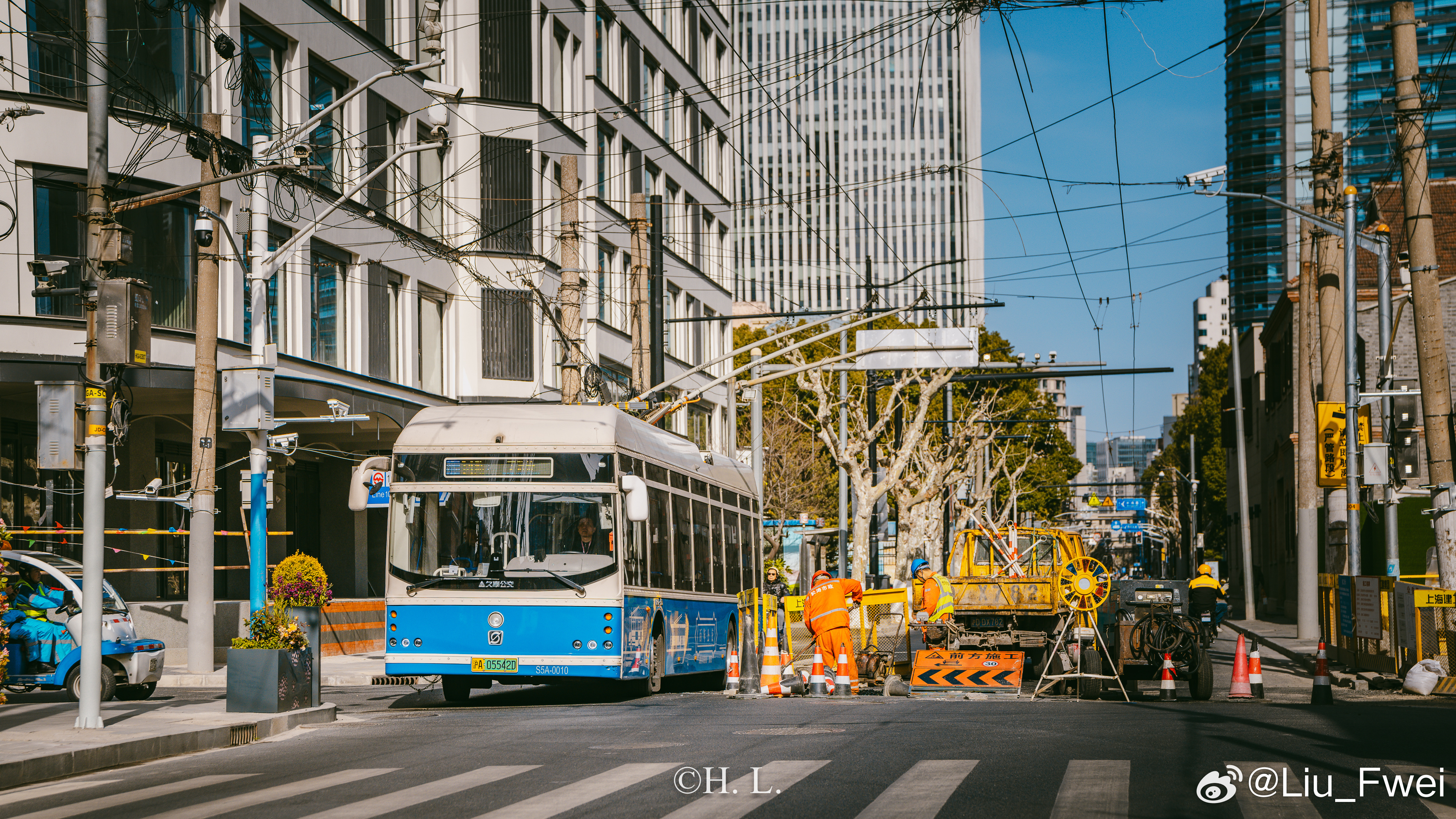 年后挖路进行时。14路无轨电车，武进路，2026年2月。 