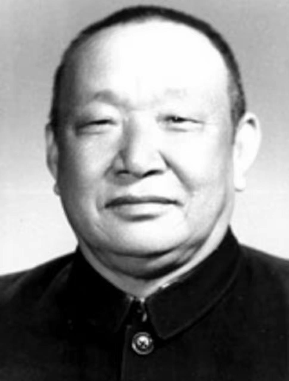 被误解半生的“军阀”，去世12年后妻子揭秘：两千地下党他全保了
 
他被误解一辈