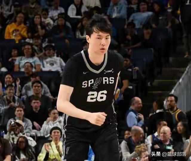 韩国篮协心真大！韩国男篮濒临小组赛出局，而韩国的当家球星李贤重却在NBA打夏季联