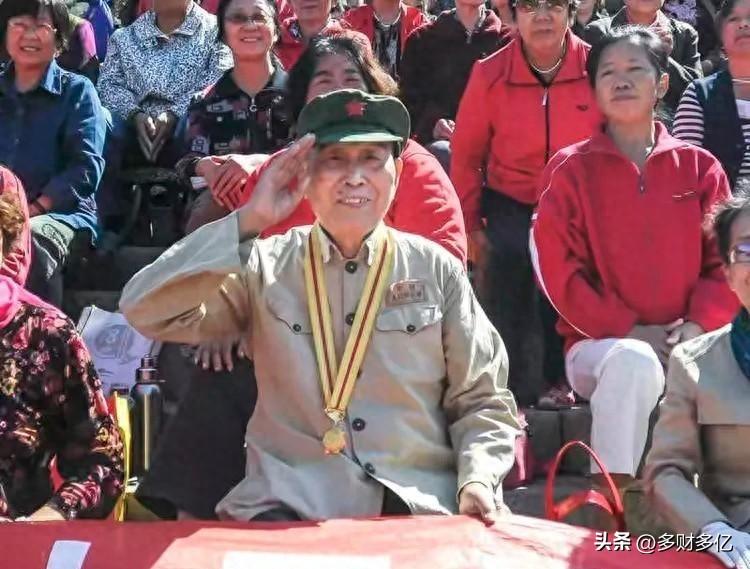 强渡大渡河十八勇士之一，真做了汉奸？说说民族败类王凤鸣的叛逃经过
 
先给大家掰