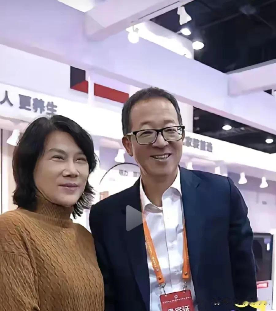 期待俞老师格力专场[比心]
没想到俞老师和格力老总董明珠也是好朋友！他们在辽洽会