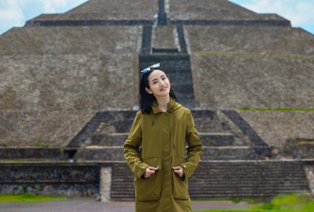 邓为王星越演我和闺蜜出门逛街邓为王星越认真挑选花少团礼物 名场面来袭！邓为王星越