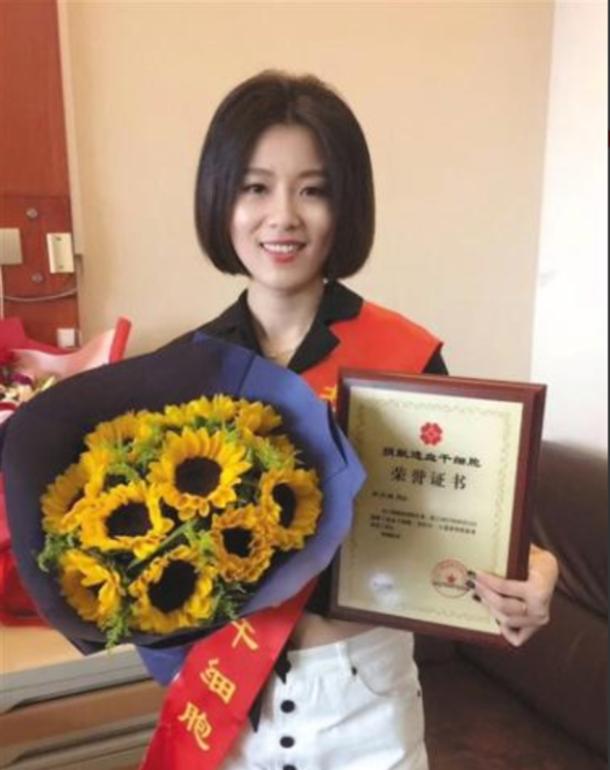 2017年，被网友称为“浙江最美小姐姐”的许艾菲在网络飞快地走红了。


对于骨