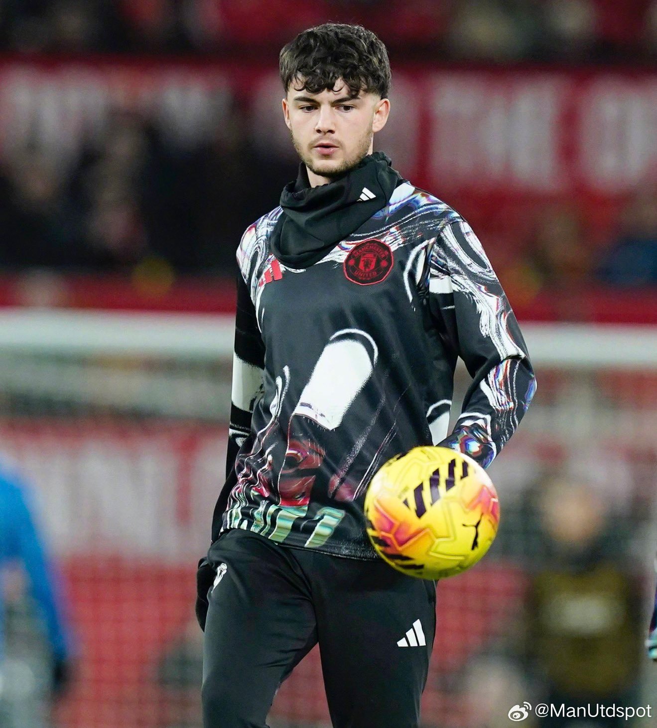 PA：曼联年轻后卫弗雷德里克森将因伤留队，原本曼联计划冬窗把他外租锻炼。ManU