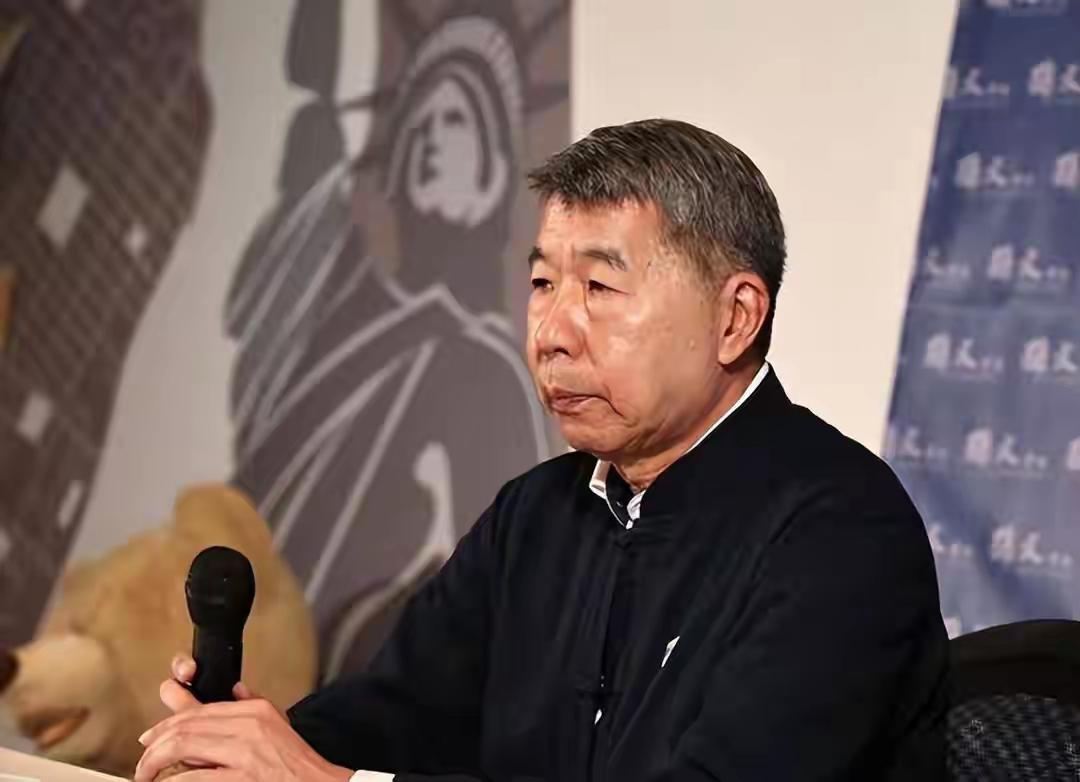 台湾知名学者、台湾孙文学校总校长张亚中说，“我始终认为两岸不要比谁大谁小，因为大