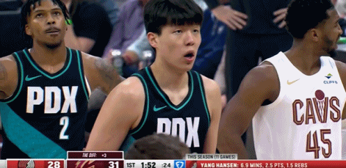 开拓者122:110击败骑士！此役杨瀚森获得5分14秒的出场机会，拿到2分1篮板