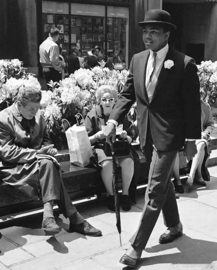 1963年 21岁的奥运会拳击冠军卡修斯·马塞勒斯·克莱在纽约，1964年 他夺