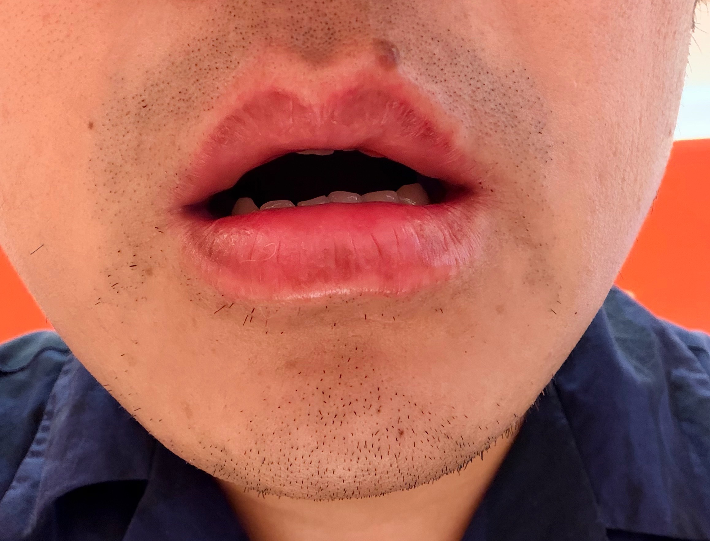 在阿拉善大风下留下的烈焰红唇！就吹了一大午，在家还没养回来[允悲] ​​​