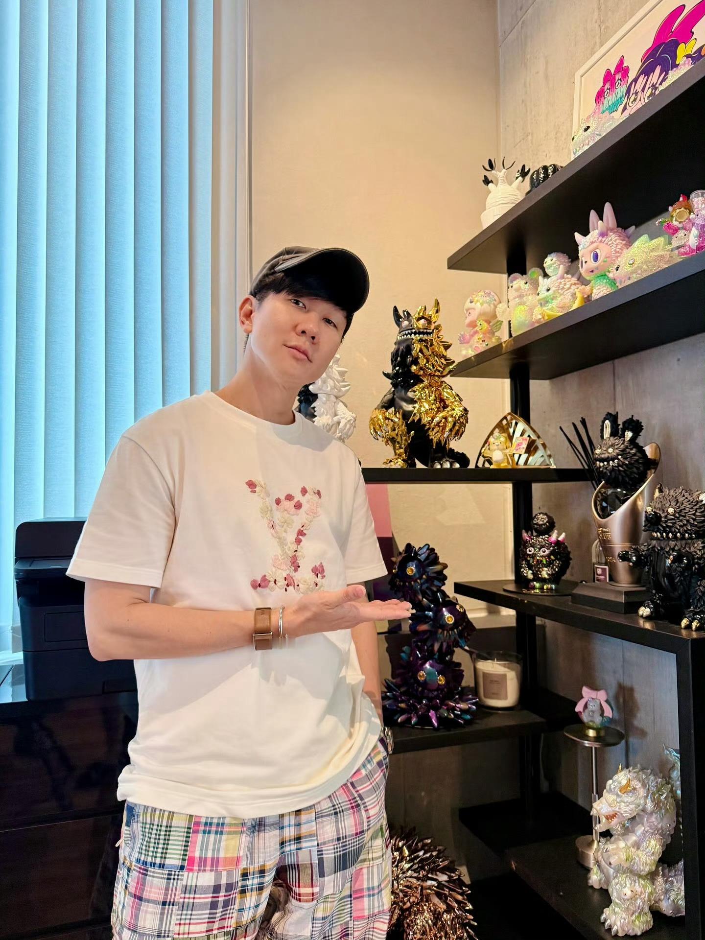 林俊杰  🌀  林俊杰jj20世界巡回演唱会 去年今日，这个宝宝好萌呀    