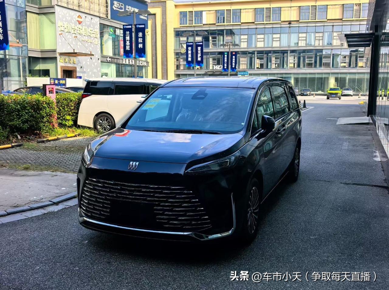 25款的别克GL8插混车型目前的降价比较大，降幅50000多，算上地方补贴可以达