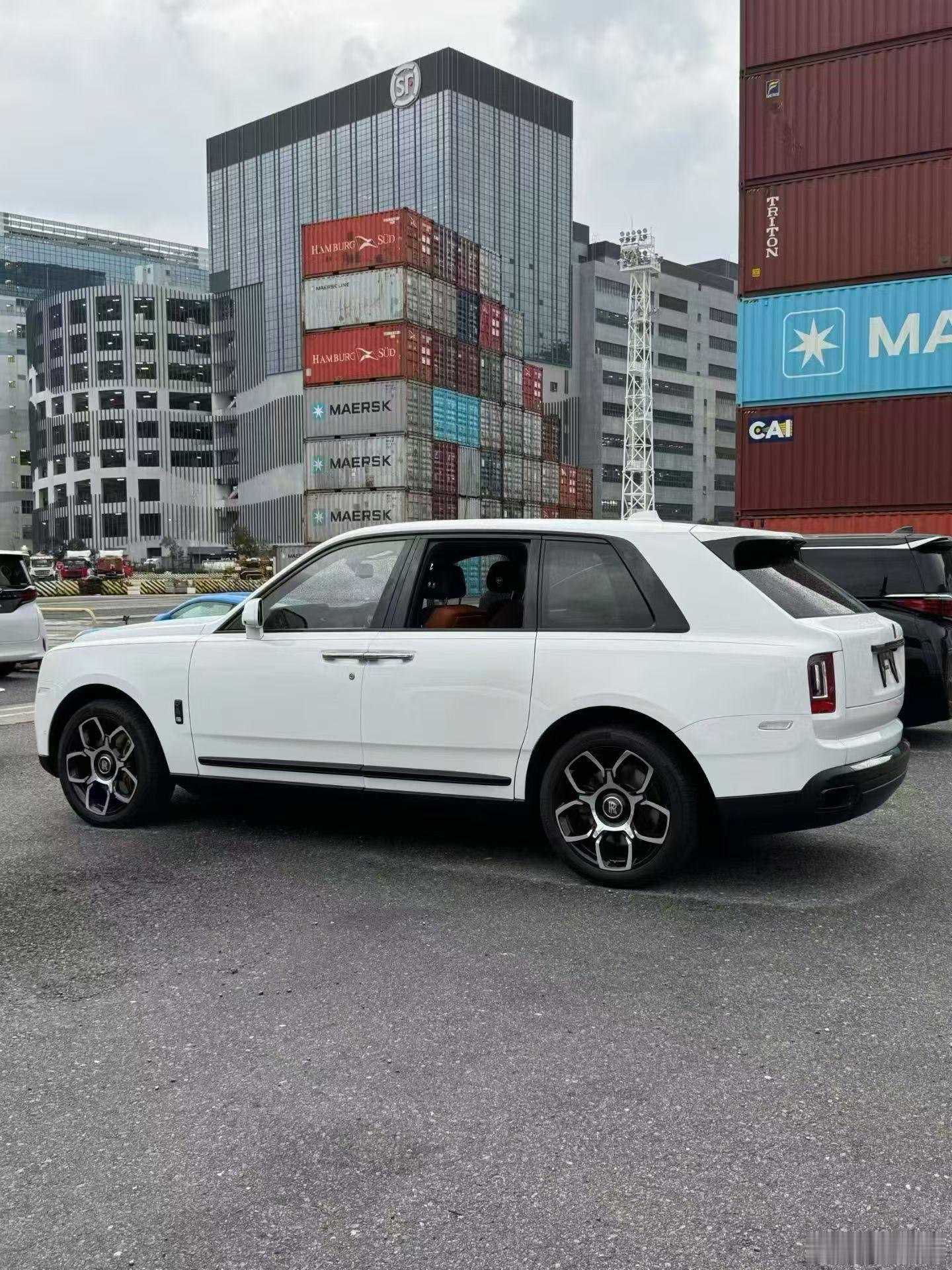 香港可以进口日版的车源然后两地牌操作满足更个性化的车源选择最近大哥买了几个由于时