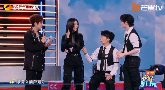 谁能拒绝丁程鑫模仿的熊大呀！软糯又带点憨厚的语气，配上认真的小表情，一句 “我想