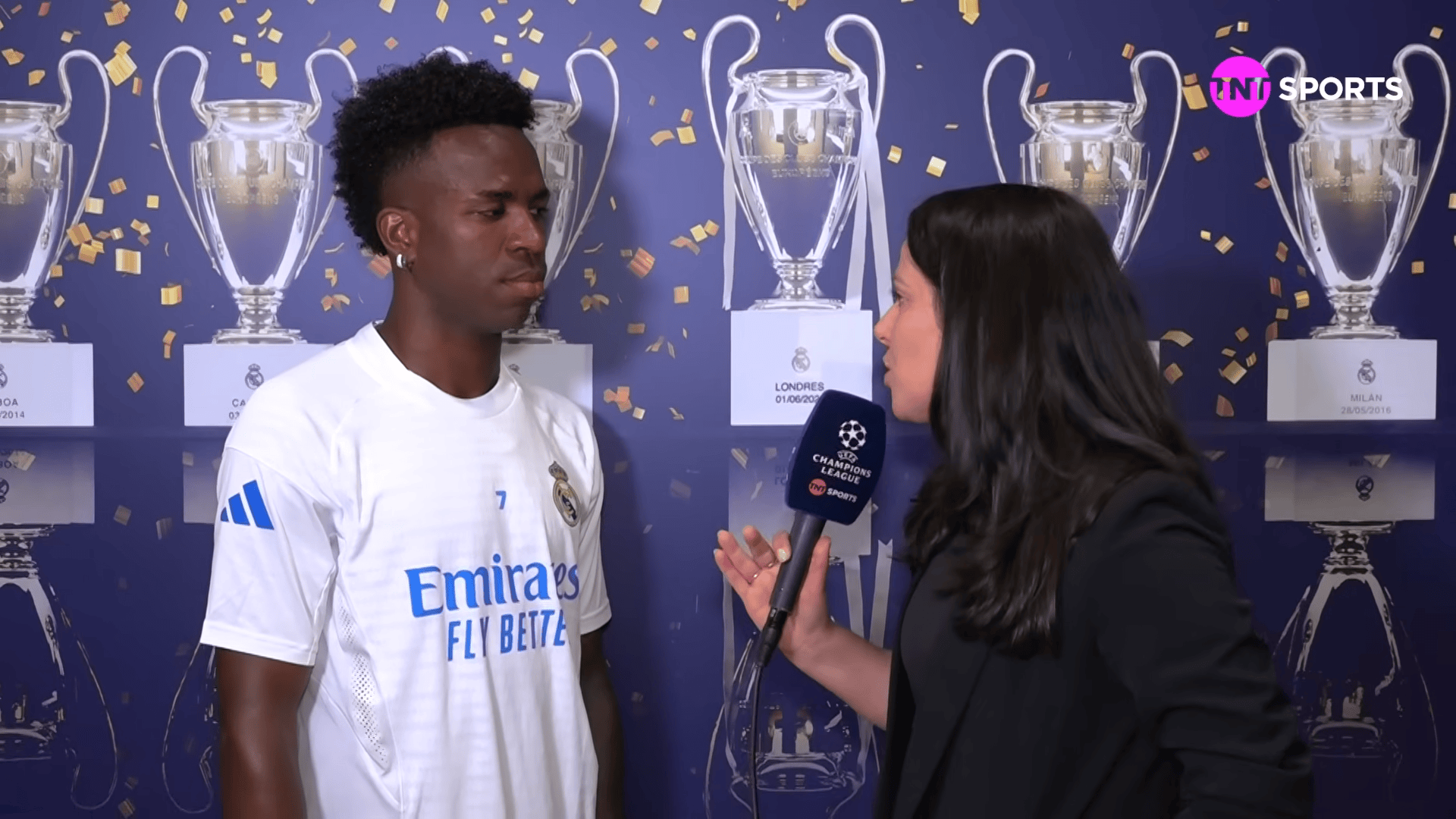 维尼修斯：孔帕尼之前为我发声，我始终对他心怀感激