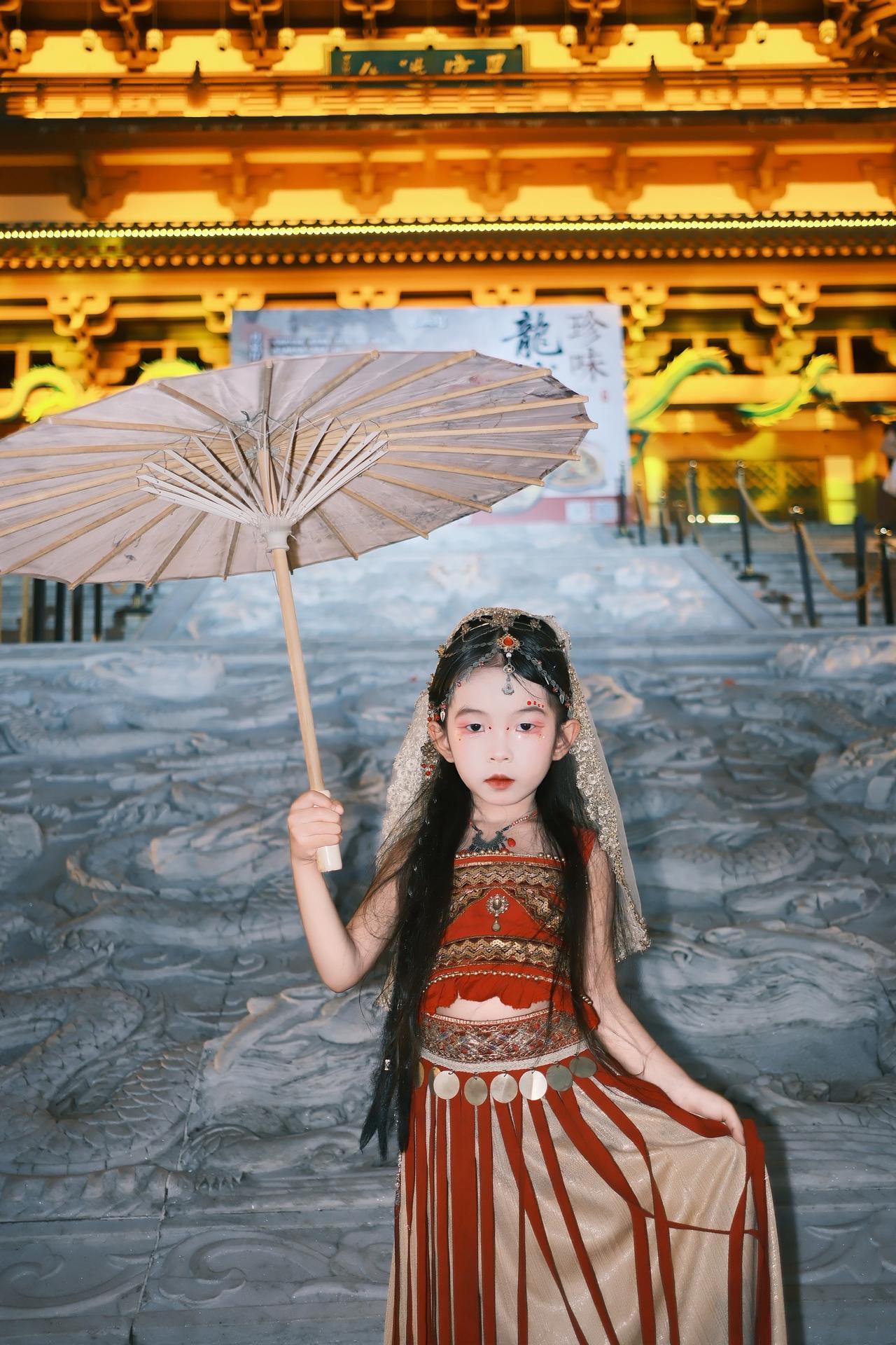 小妹妹＇放假啦。来古镇打卡拍照片西域风情 西域女神 西域舞姬