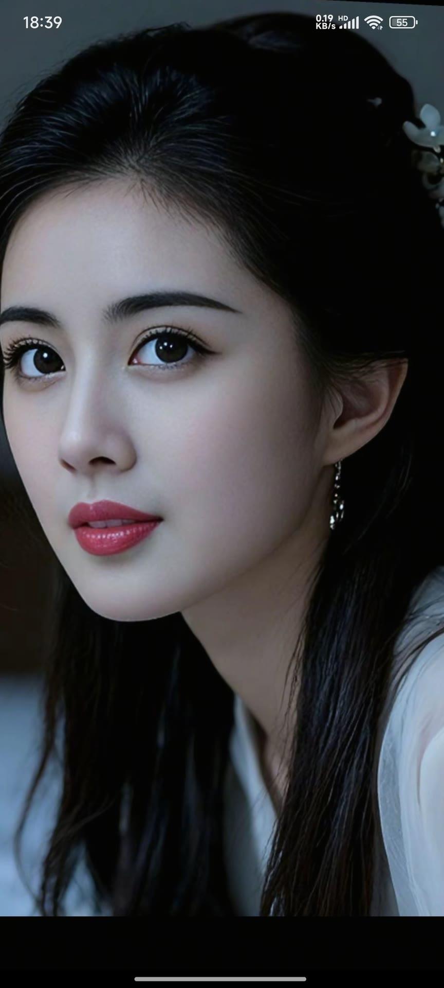 沉静的少女，黑发如瀑，红唇轻启，仿佛在诉说着古老的故事。