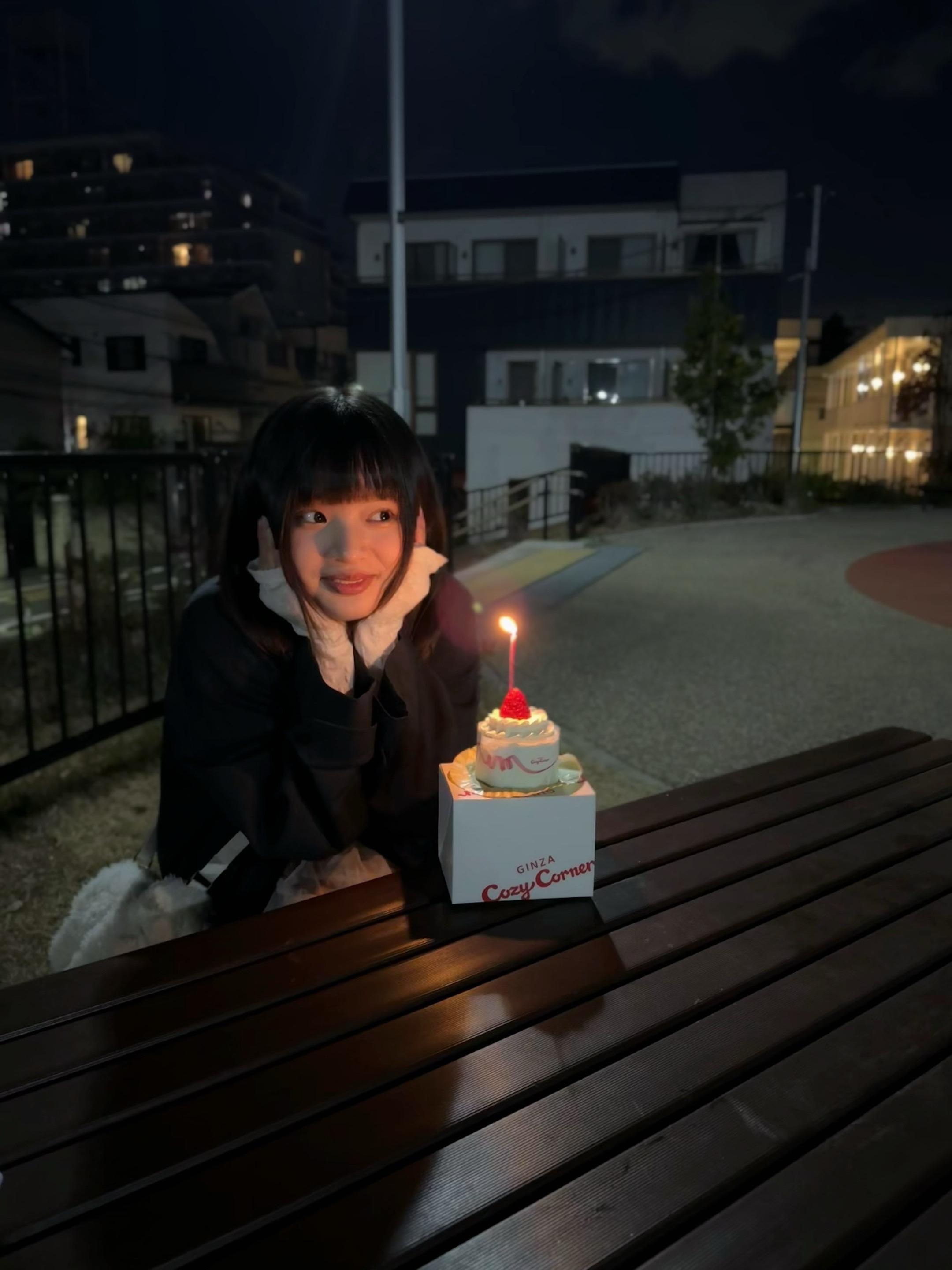 🐾 誕生日おめでとう🐹。和好朋友拿着蛋糕在家楼下的公园吹了蜡烛～特...