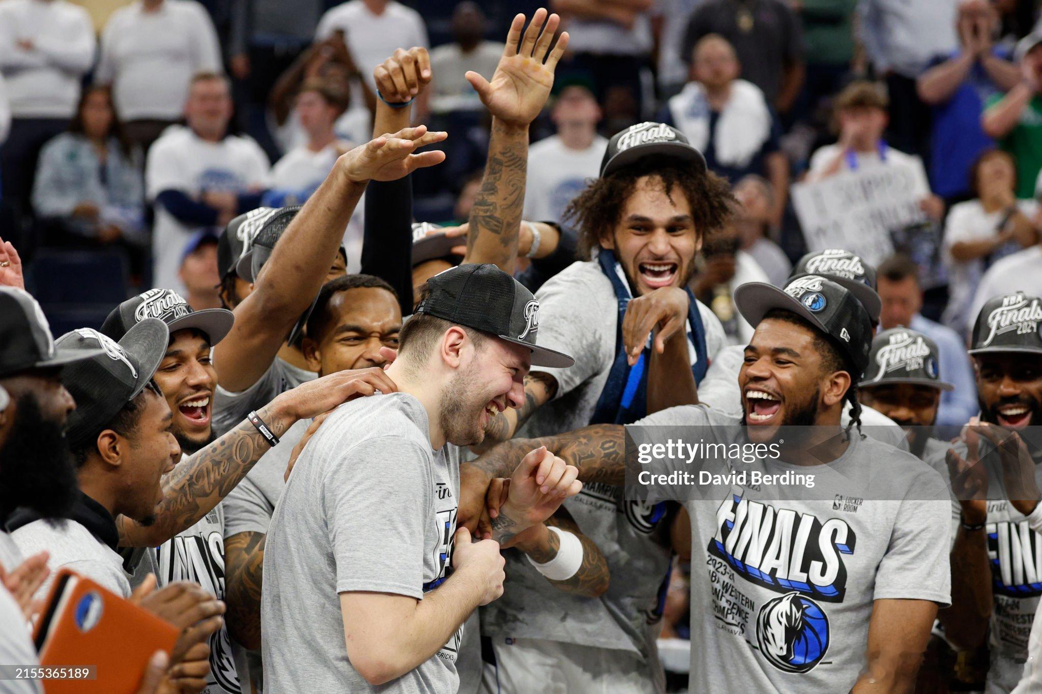 MFFL 戴维斯参加节目。“当一切都变得那么憋屈时，我就想：‘是啊，我们还是赶紧