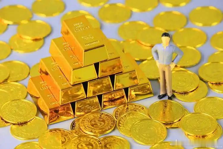 金价暴跌黄金该买还是该卖要是我之前没买我现在肯定入，可惜已经被套进去了不过这个价