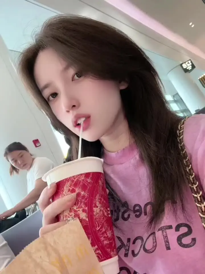 看着我的脸，像是会对命运低头的女人吗