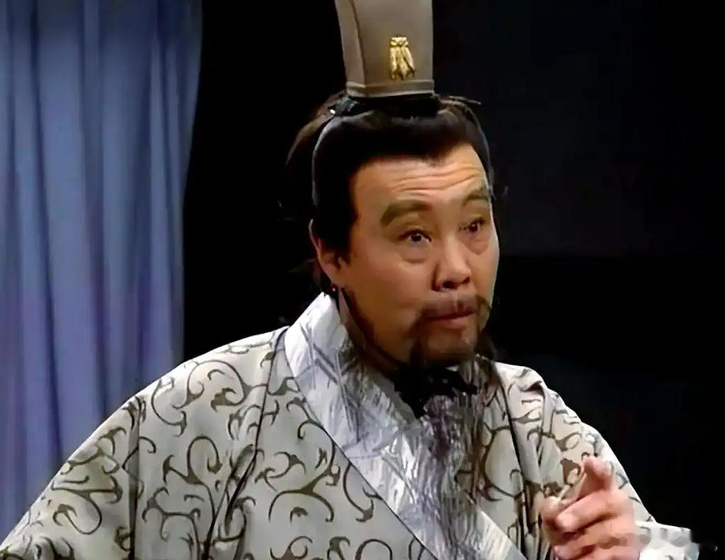 208 年，孔融拉着小儿子，悲戚道：“今日便是为父死期，儿啊，日后要宽以待人，莫