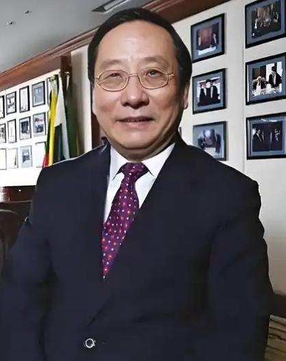 一直以为高志凯这种级别的大佬，出席活动都是专机接送，团队随行，结果今天才知道，人